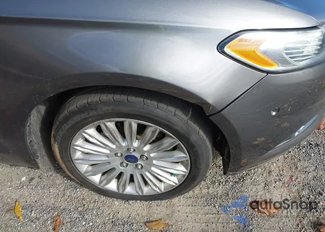 2013 Ford Fusion Hybrid Se z USA, uszkodzony, nr VIN 3FA6P0LU6DR379831